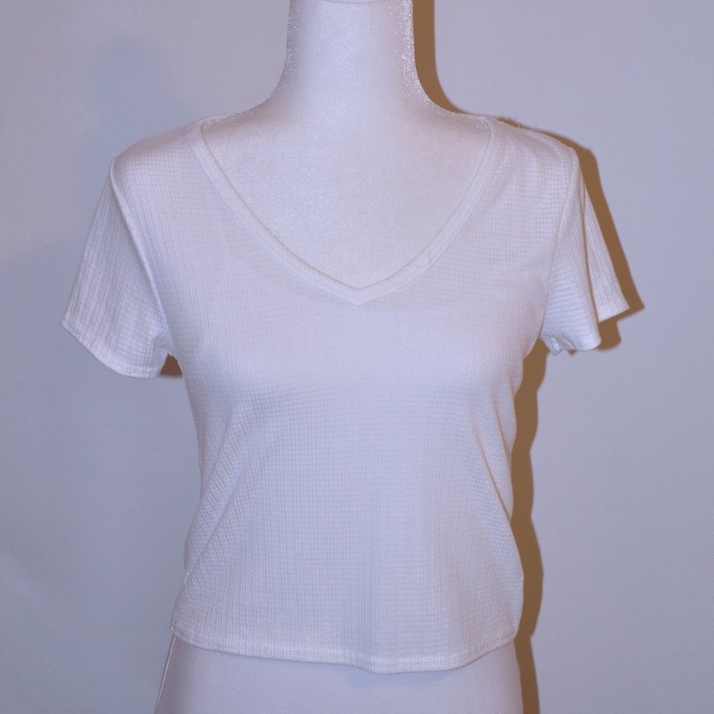 3/$25 Brit & Bri Short Sleeve V-Neck Crop Top
